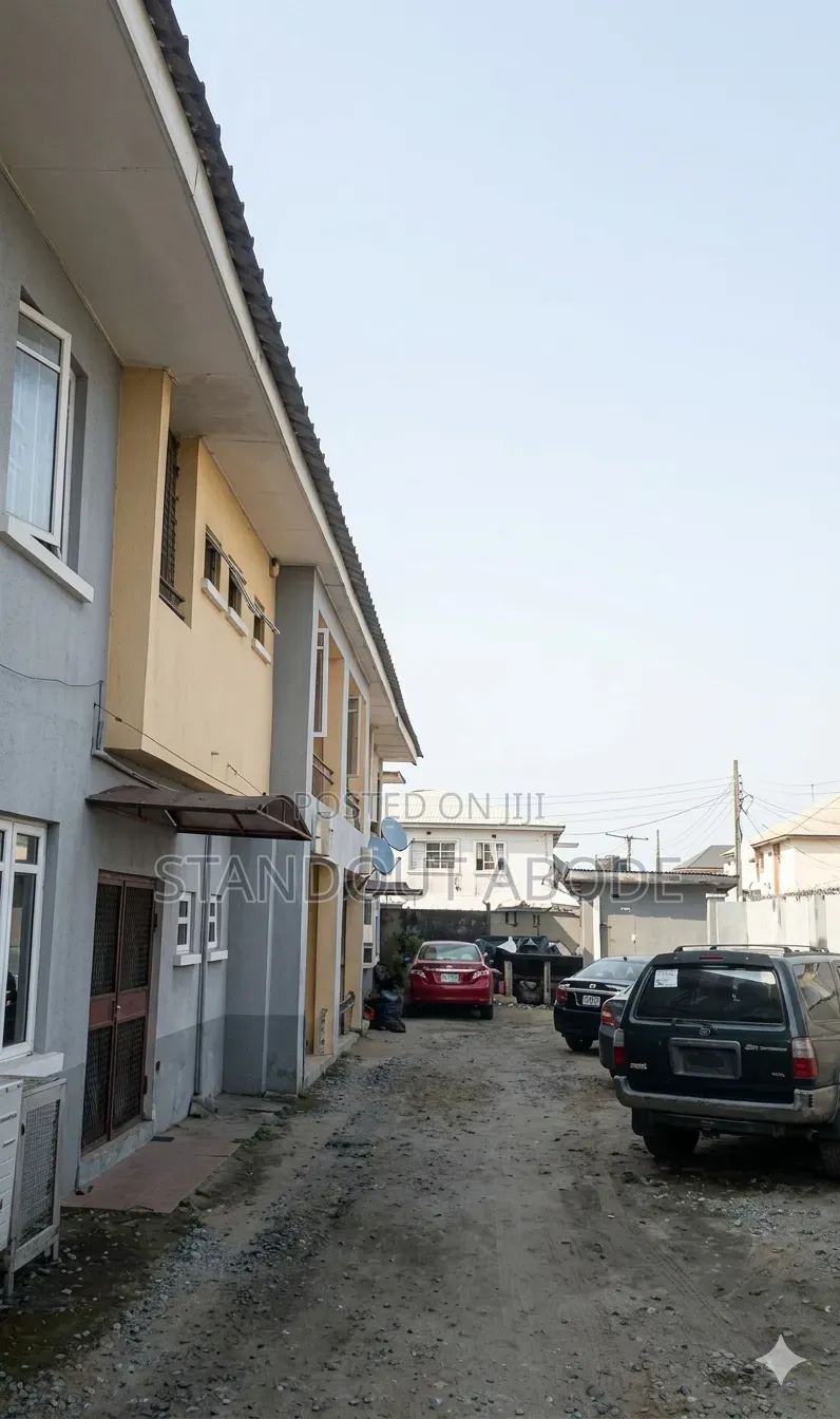 3bdrm Block of Flats in Good Location, Onike for sale in Onike
