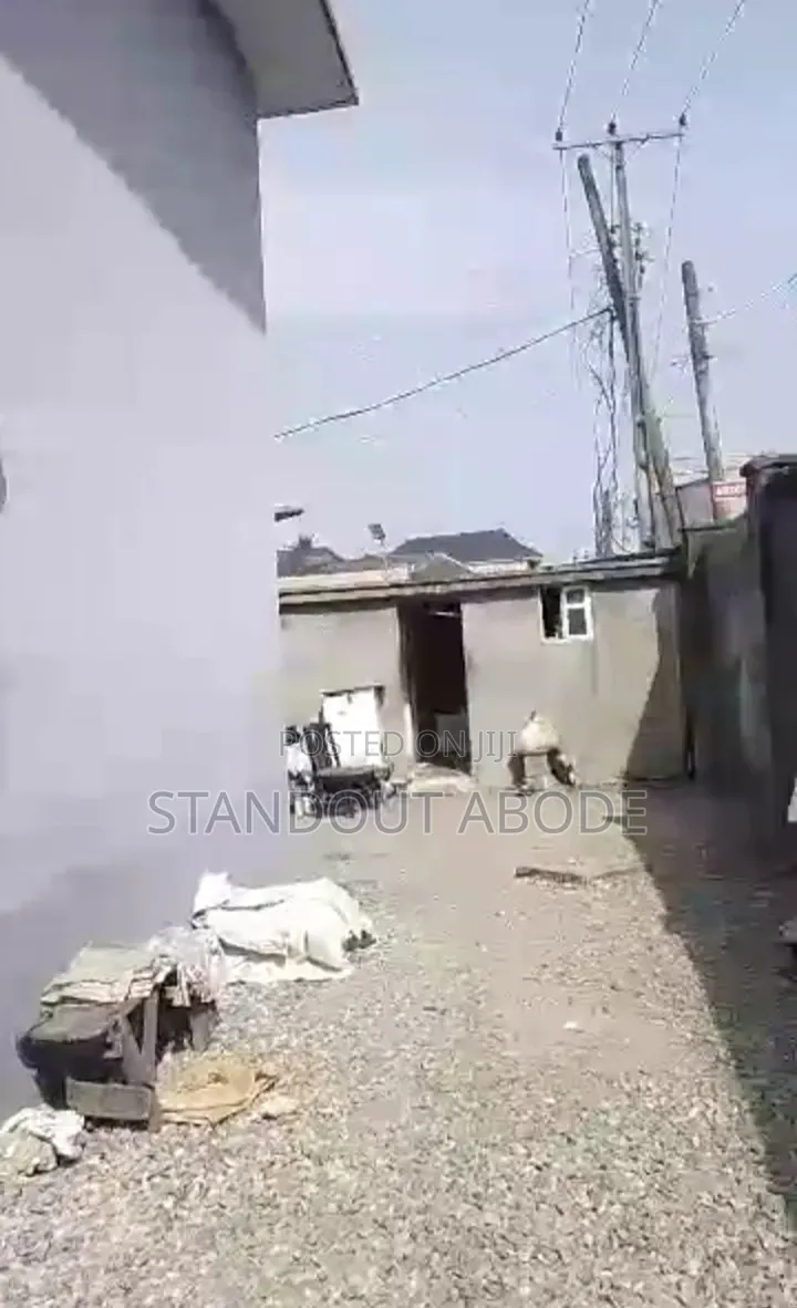 3bdrm Block of Flats in Good Location, Onike for sale in Onike