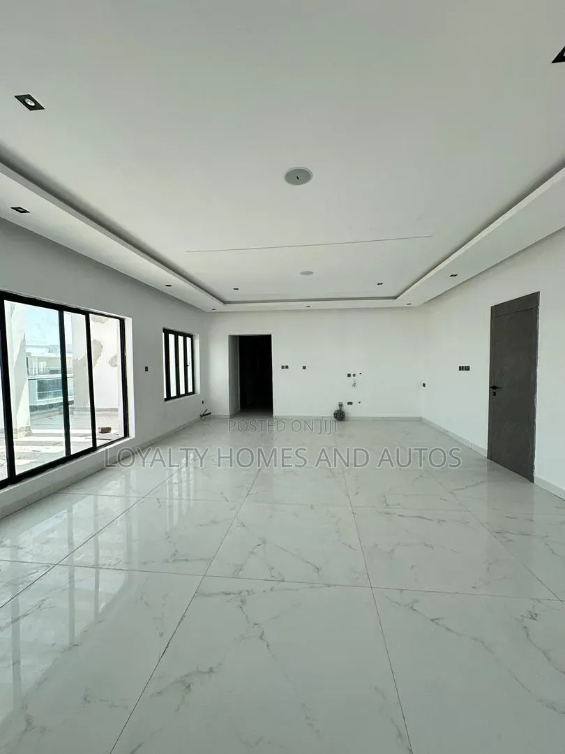 8bdrm House in Ikate for sale in Ikate