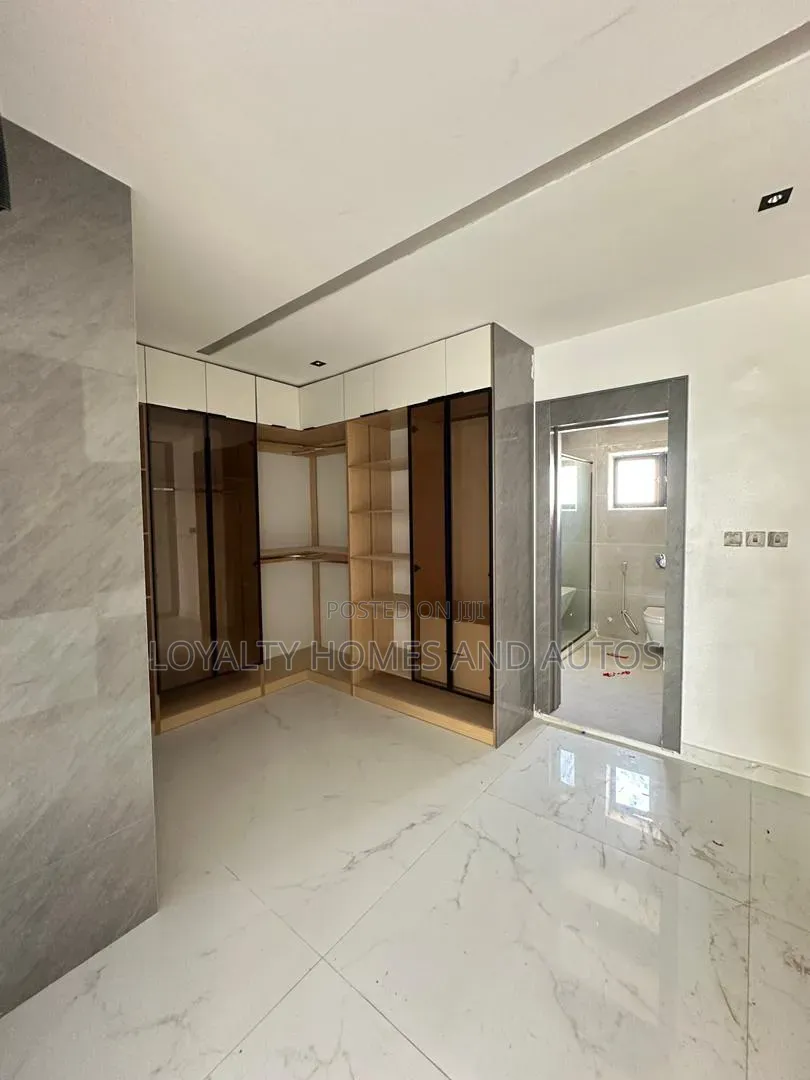 8bdrm House in Ikate for sale in Ikate