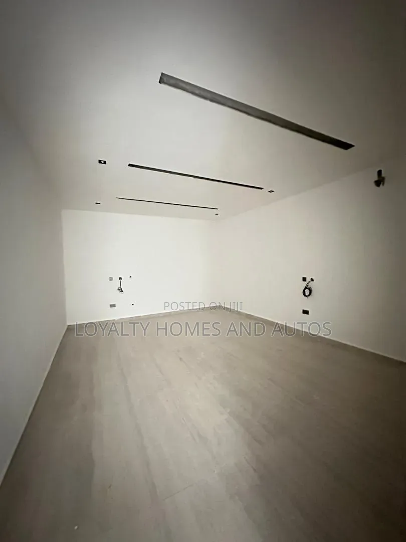 8bdrm House in Ikate for sale in Ikate