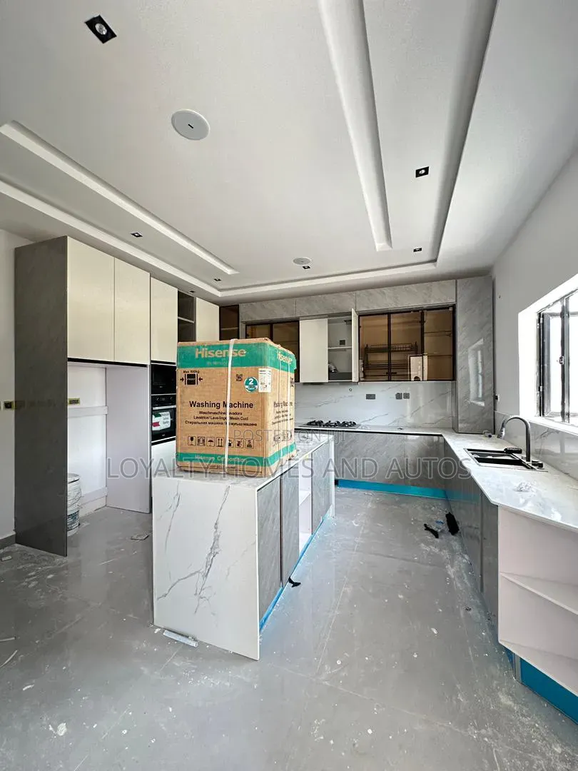 8bdrm House in Ikate for sale in Ikate
