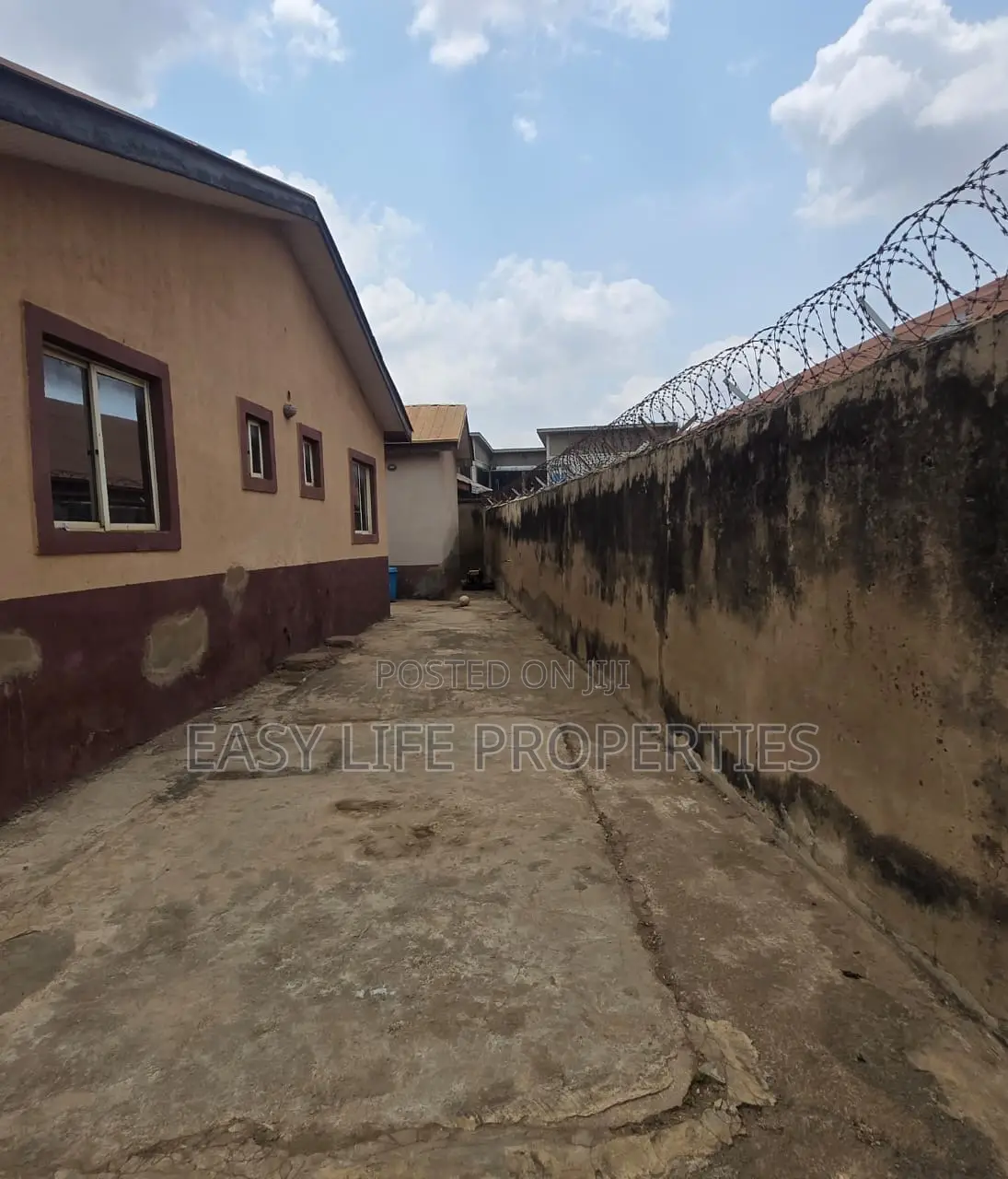 2bdrm Block of Flats in Salawu, Alakia for sale in Alakia