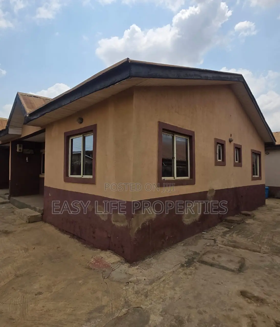 2bdrm Block of Flats in Salawu, Alakia for sale in Alakia