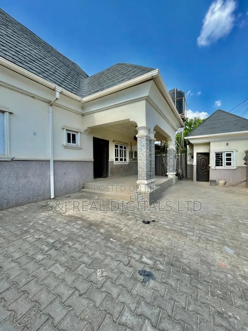 3bdrm Bungalow in Minna for sale in Minna
