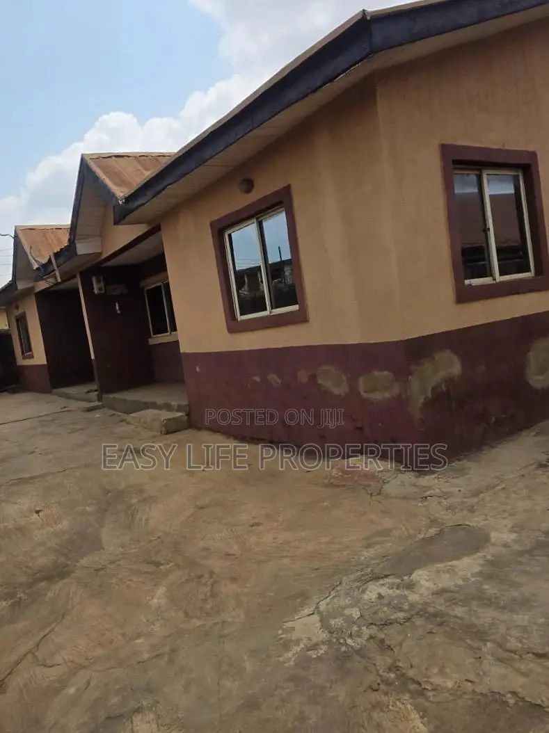 2bdrm Block of Flats in Salawu, Alakia for sale in Alakia