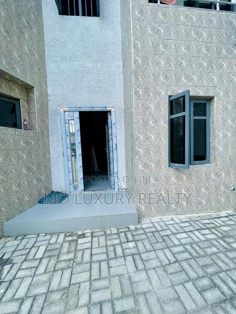 2bdrm Apartment in Osapa london for rent in Osapa london