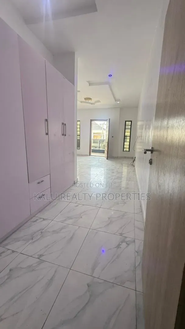 4bdrm Duplex in Ikota Villa for rent in Ikota