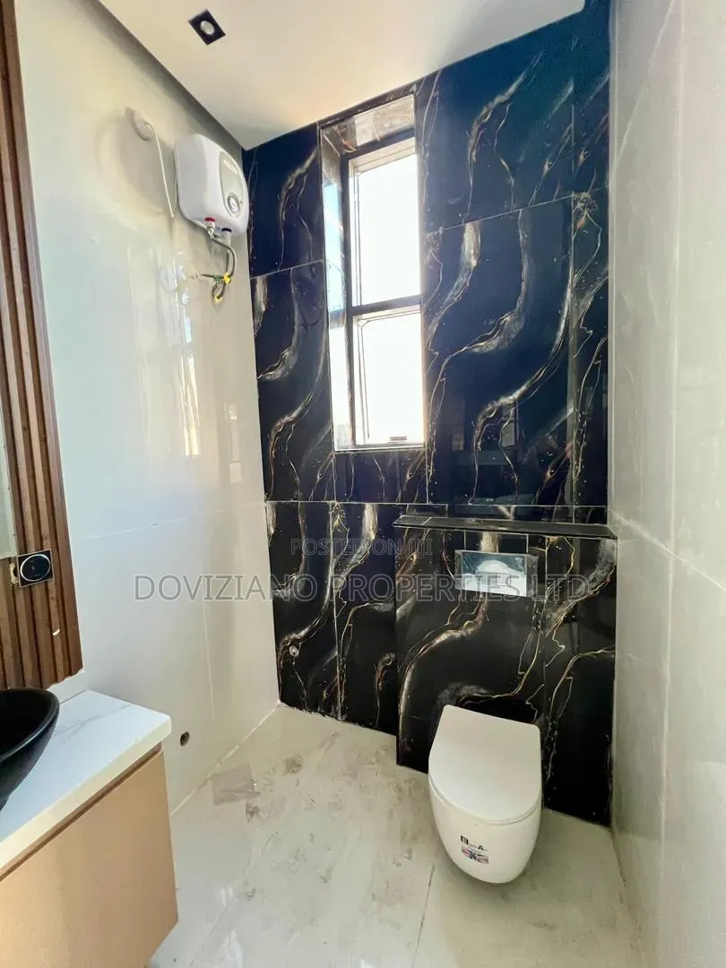 5bdrm Duplex in Ikota for sale in Ikota