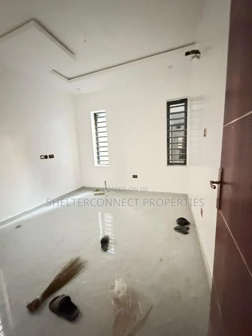 2bdrm Apartment in Papa Ajao / Surulere for sale in Papa Ajao / Surulere