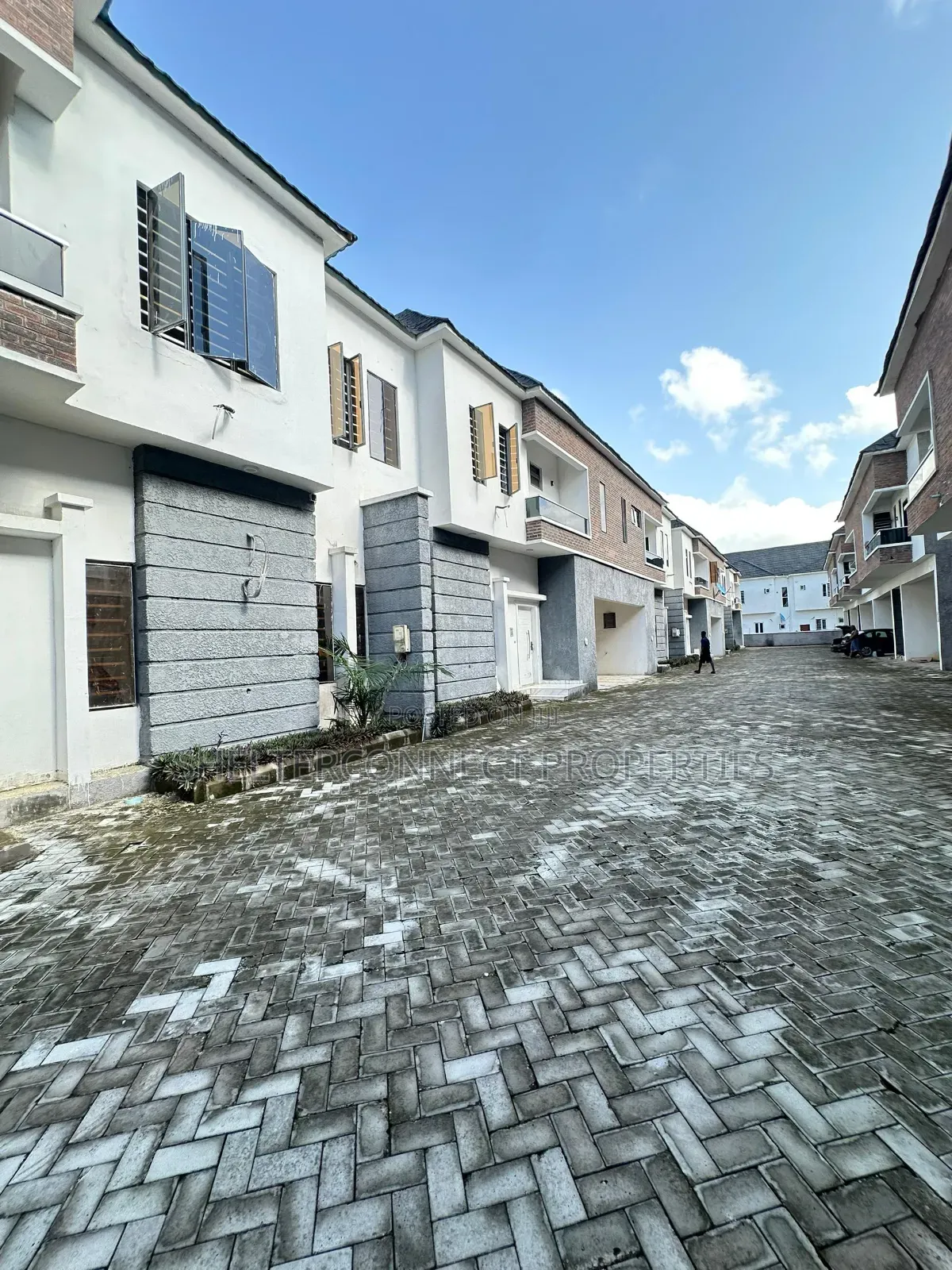 4bdrm Duplex in Lekki Expressway for sale in Lekki Expressway