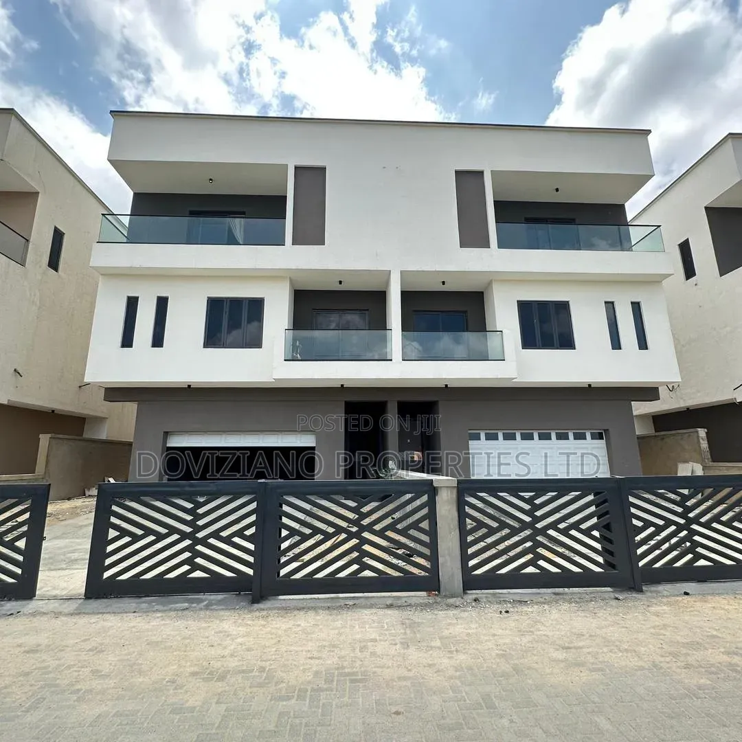5bdrm Duplex in Lekki Phase 1 for sale in Lekki Phase 1