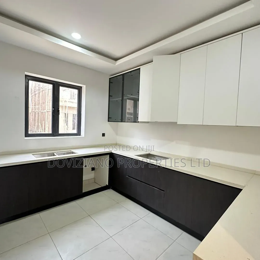 5bdrm Duplex in Lekki Phase 1 for sale in Lekki Phase 1