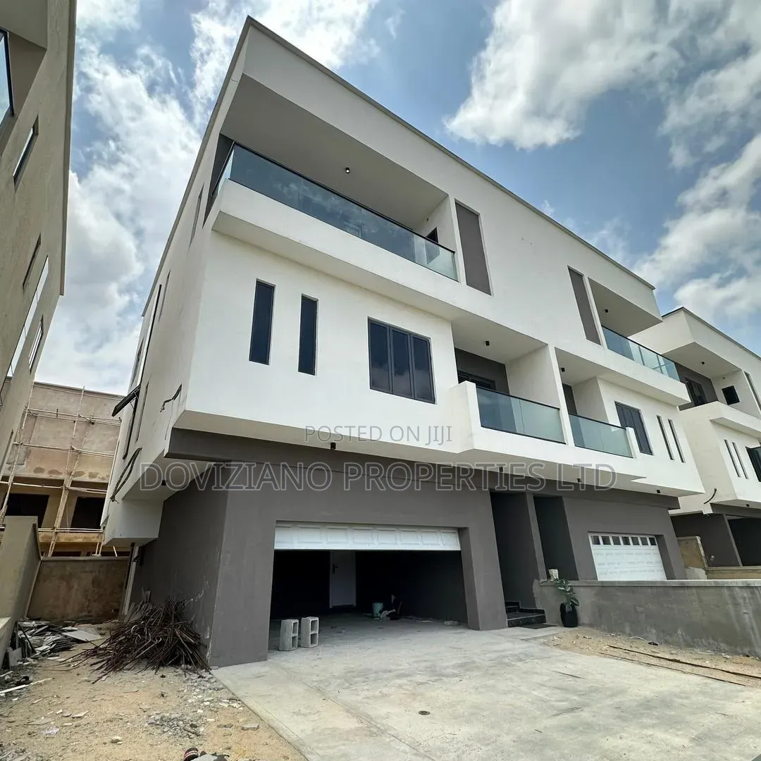 5bdrm Duplex in Lekki Phase 1 for sale in Lekki Phase 1