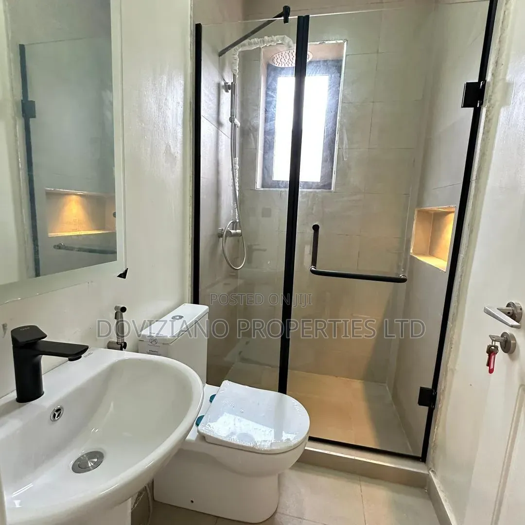 5bdrm Duplex in Lekki Phase 1 for sale in Lekki Phase 1