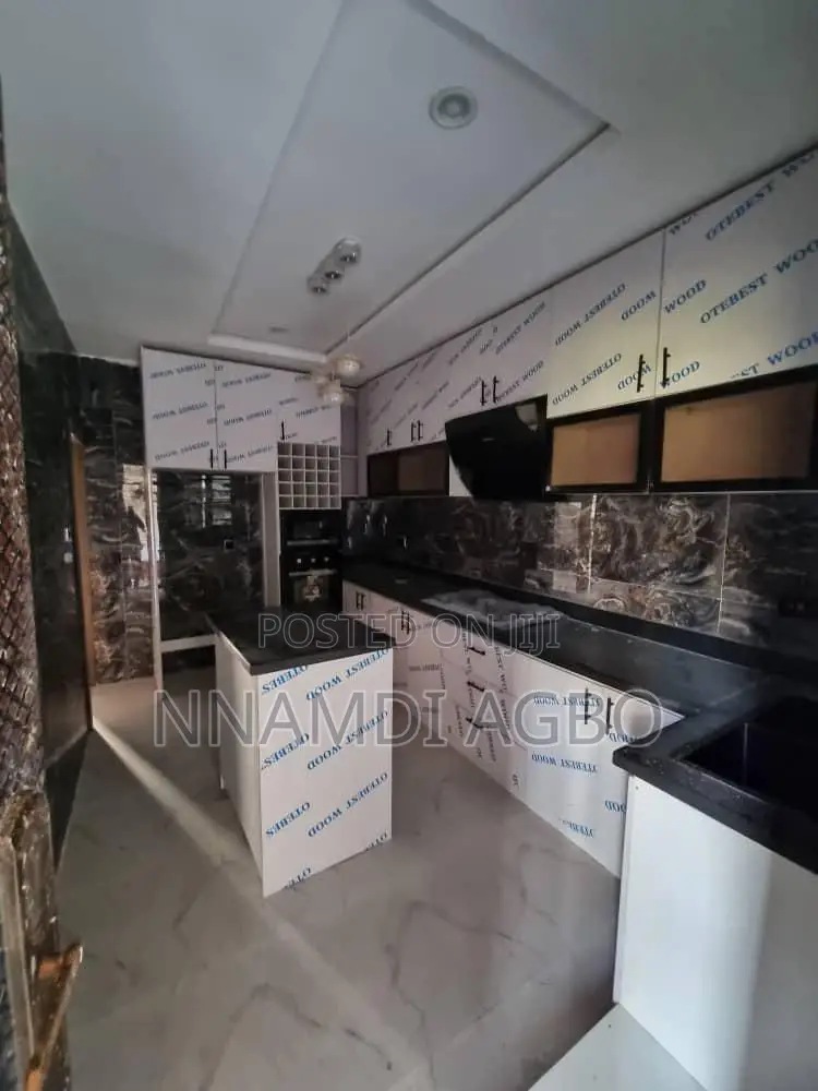 4bdrm Duplex in Chevron for sale in Chevron