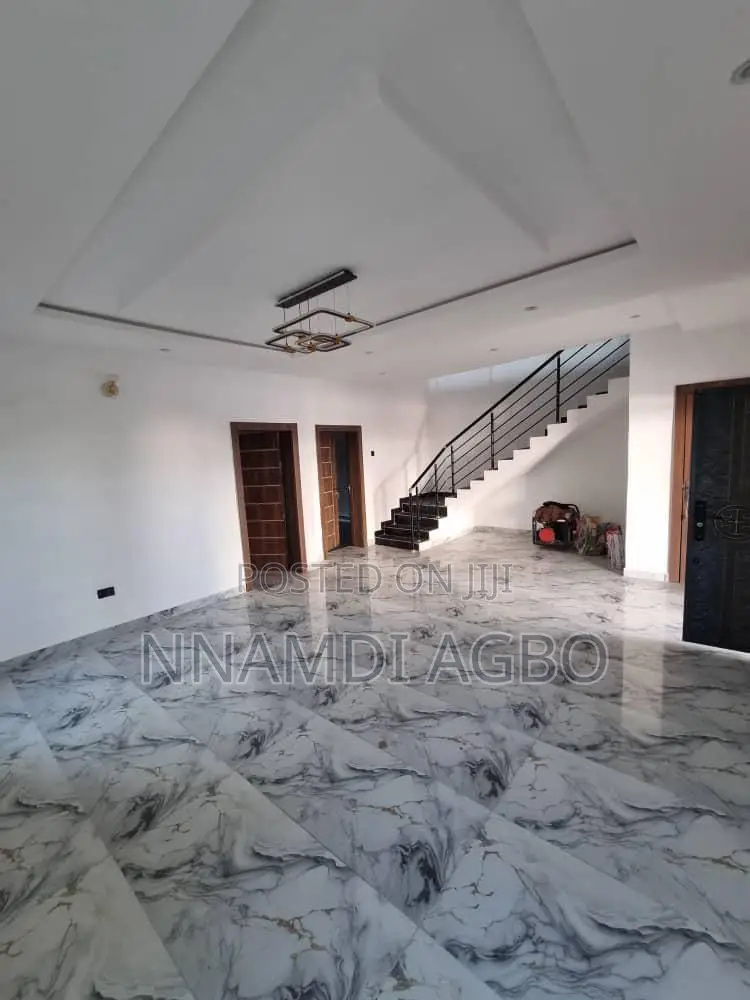 4bdrm Duplex in Chevron for sale in Chevron