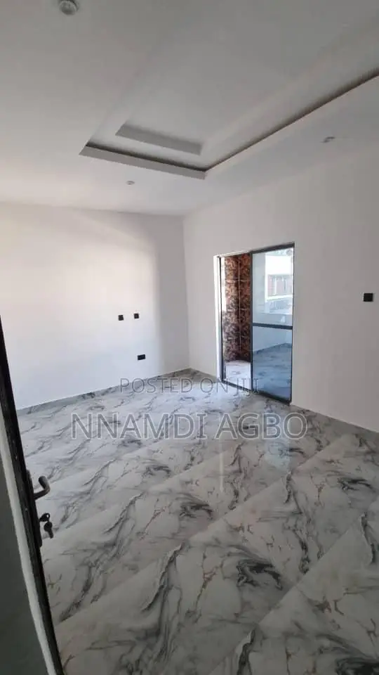4bdrm Duplex in Chevron for sale in Chevron