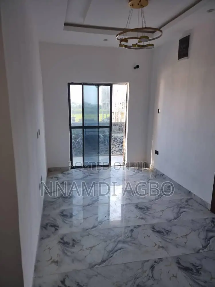 4bdrm Duplex in Chevron for sale in Chevron
