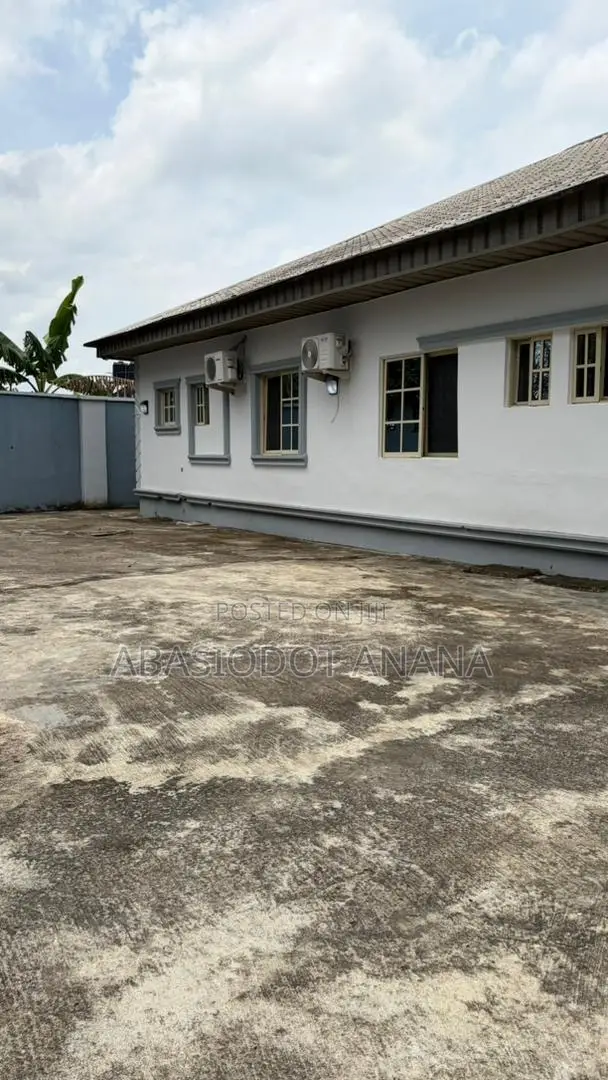 Furnished 8bdrm Bungalow in Shelter Afrique By, Uyo for sale in Uyo