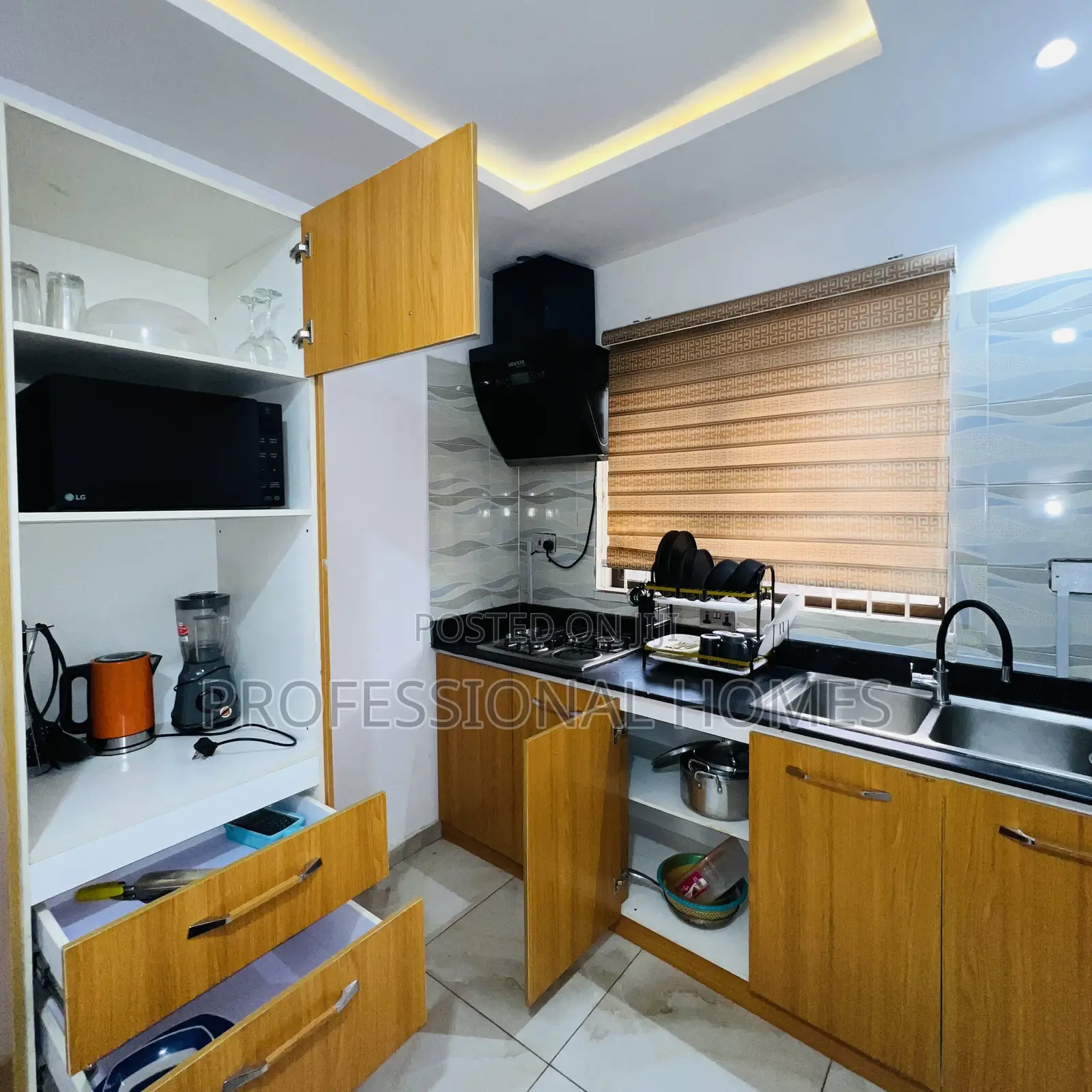 Modern 2 Bedroom Apartment 24/7 PWR 10min to Airport Ajao Estate in Ajao Estate