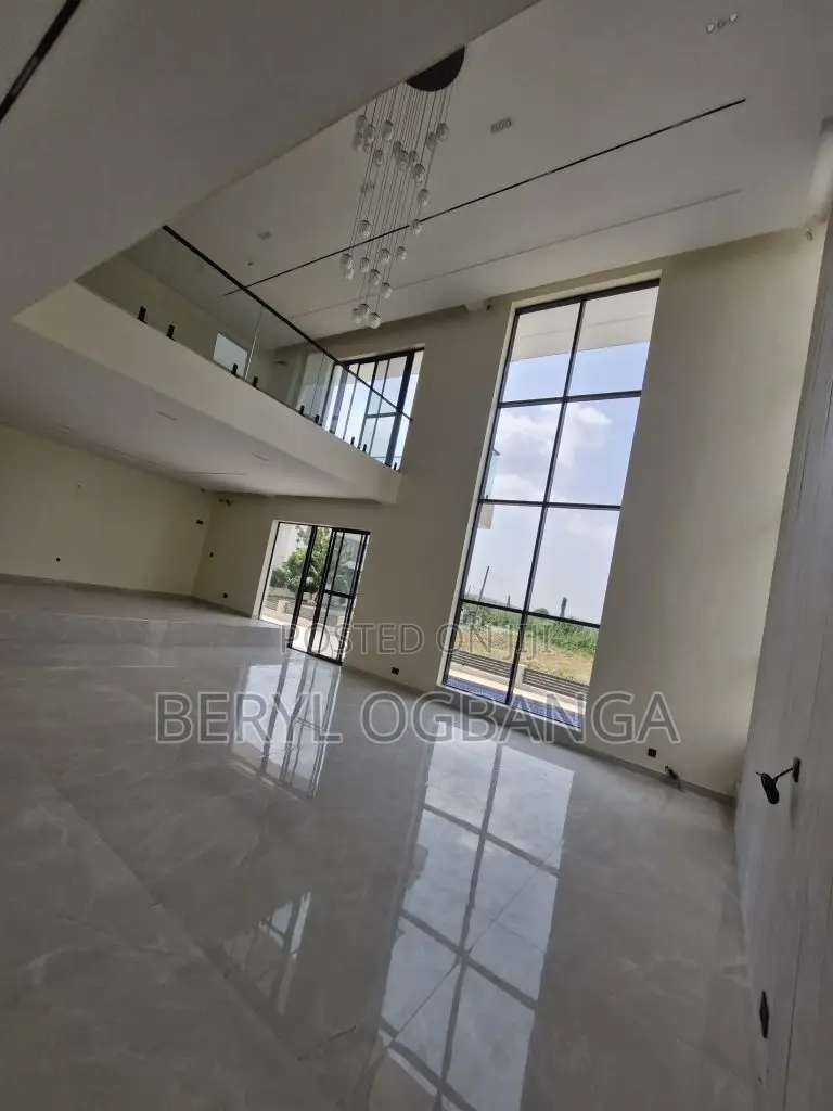 5bdrm Duplex in Chevron for sale in Chevron
