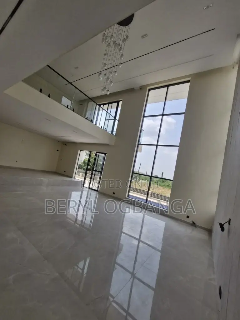 5bdrm Duplex in Chevron for sale in Chevron