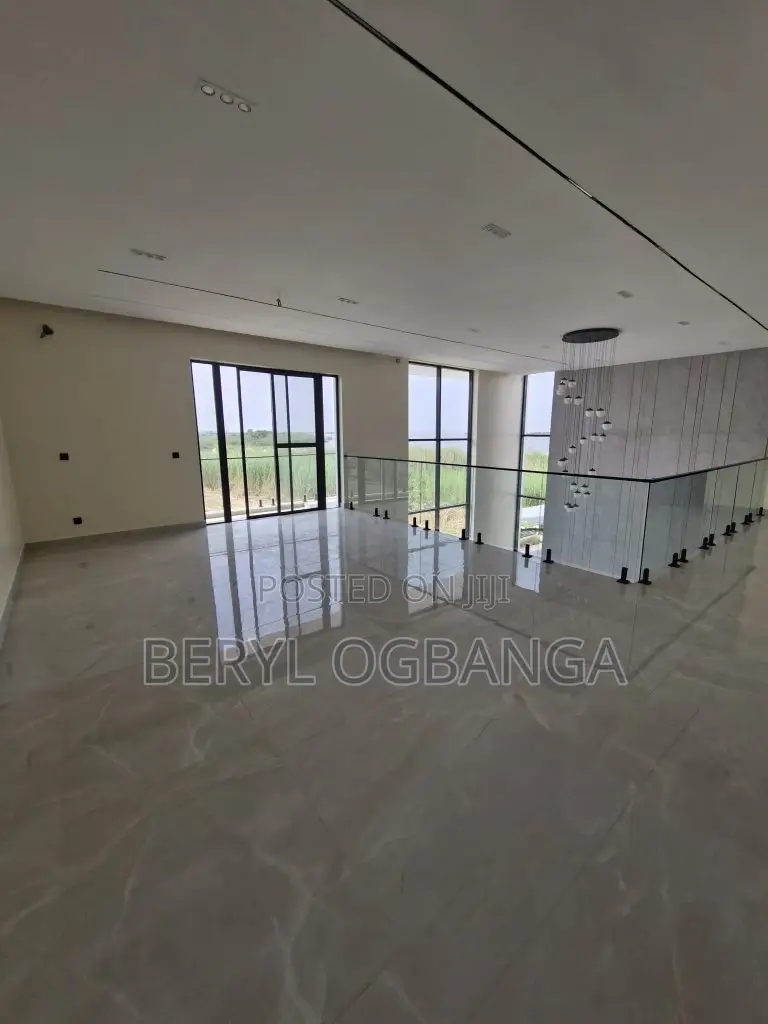 5bdrm Duplex in Chevron for sale in Chevron