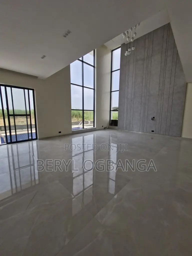 5bdrm Duplex in Chevron for sale in Chevron