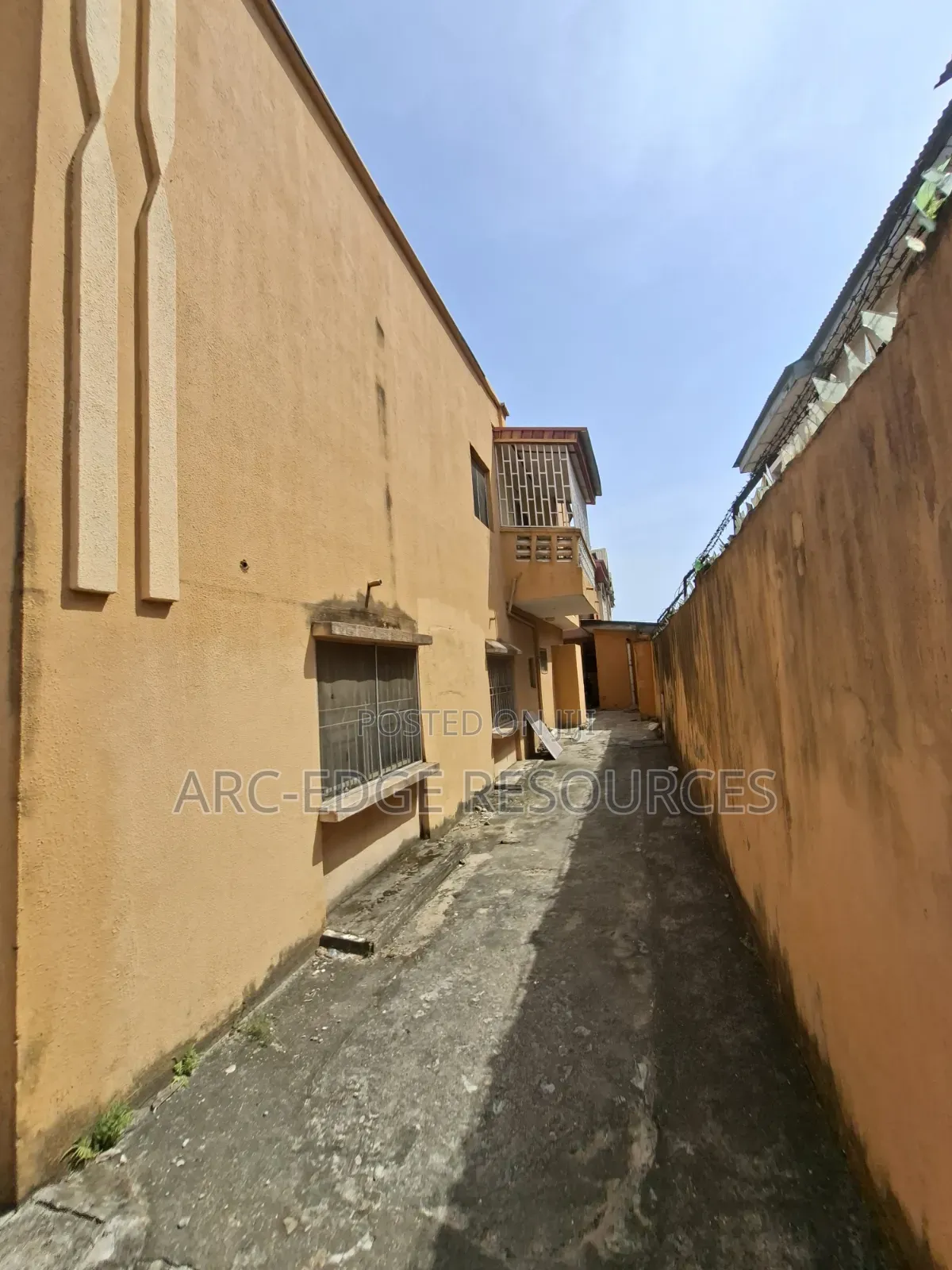 3bdrm Block of Flats in Ago Palace for sale in Ago Palace