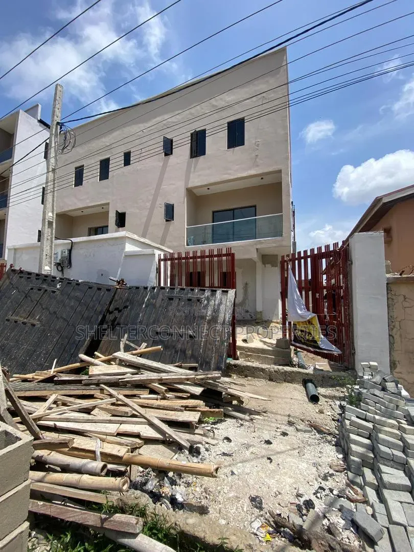 4bdrm Duplex in Ologolo for sale in Ologolo