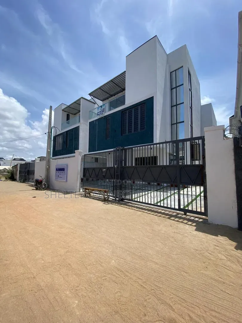 4bdrm Duplex in Ologolo for sale in Ologolo