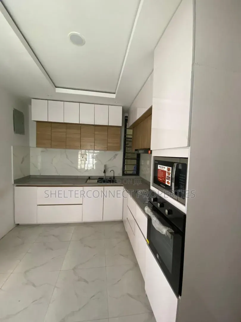 4bdrm Duplex in Ologolo for sale in Ologolo