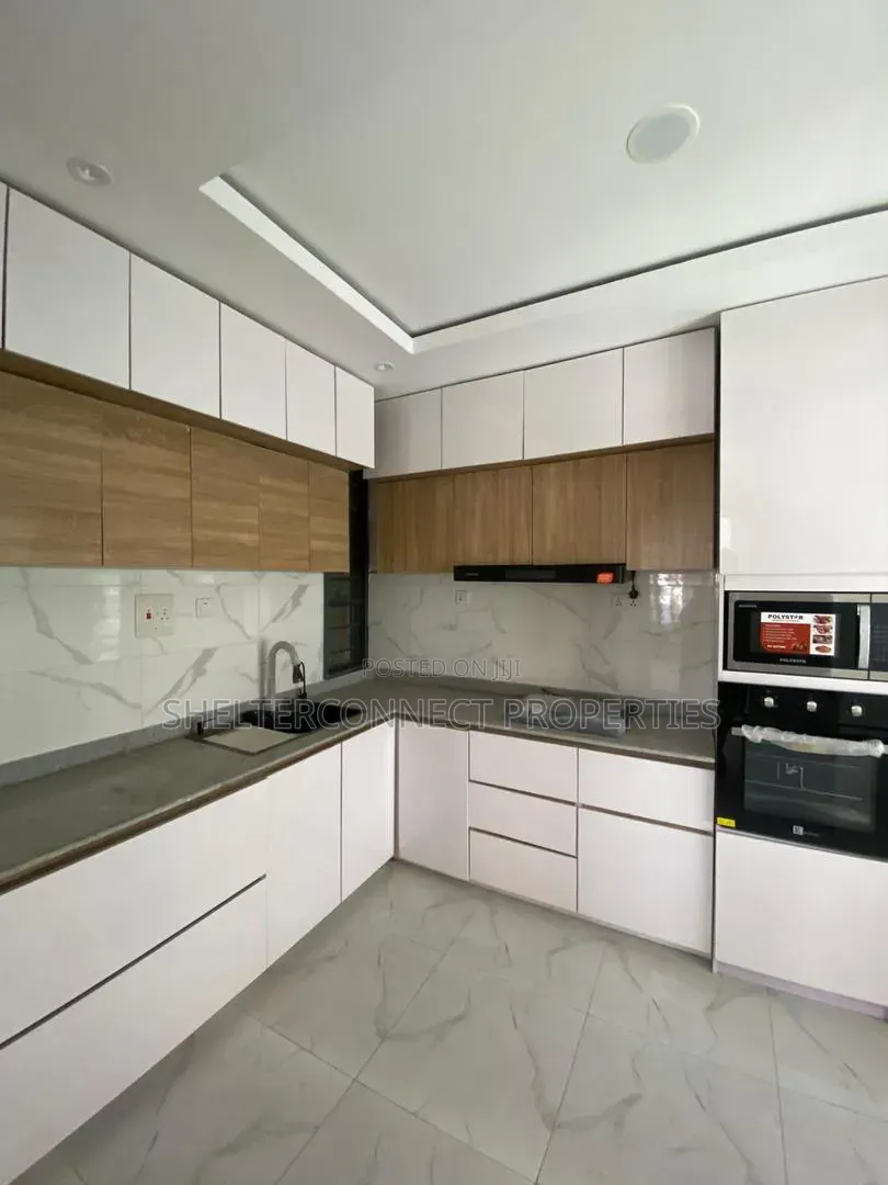 4bdrm Duplex in Ologolo for sale in Ologolo
