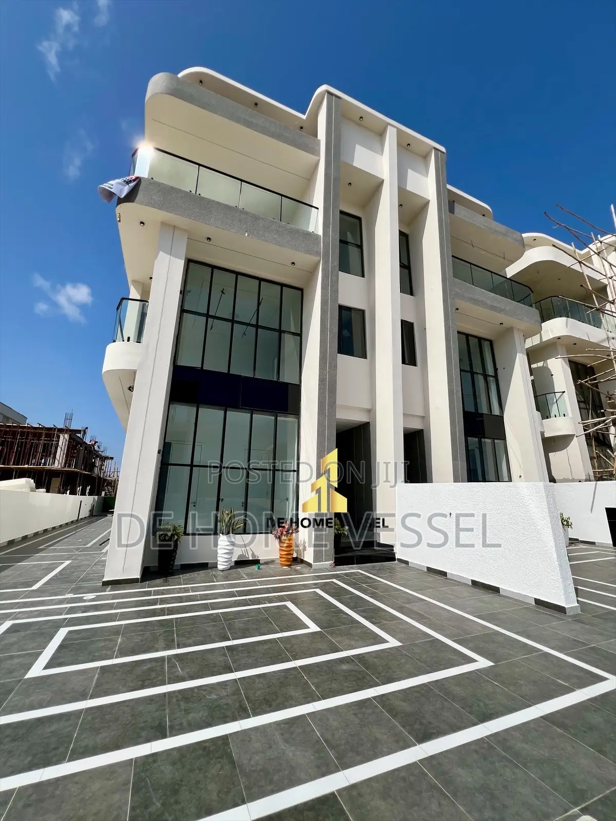5bdrm Duplex in Lekki Phase 1 for sale in Lekki Phase 1