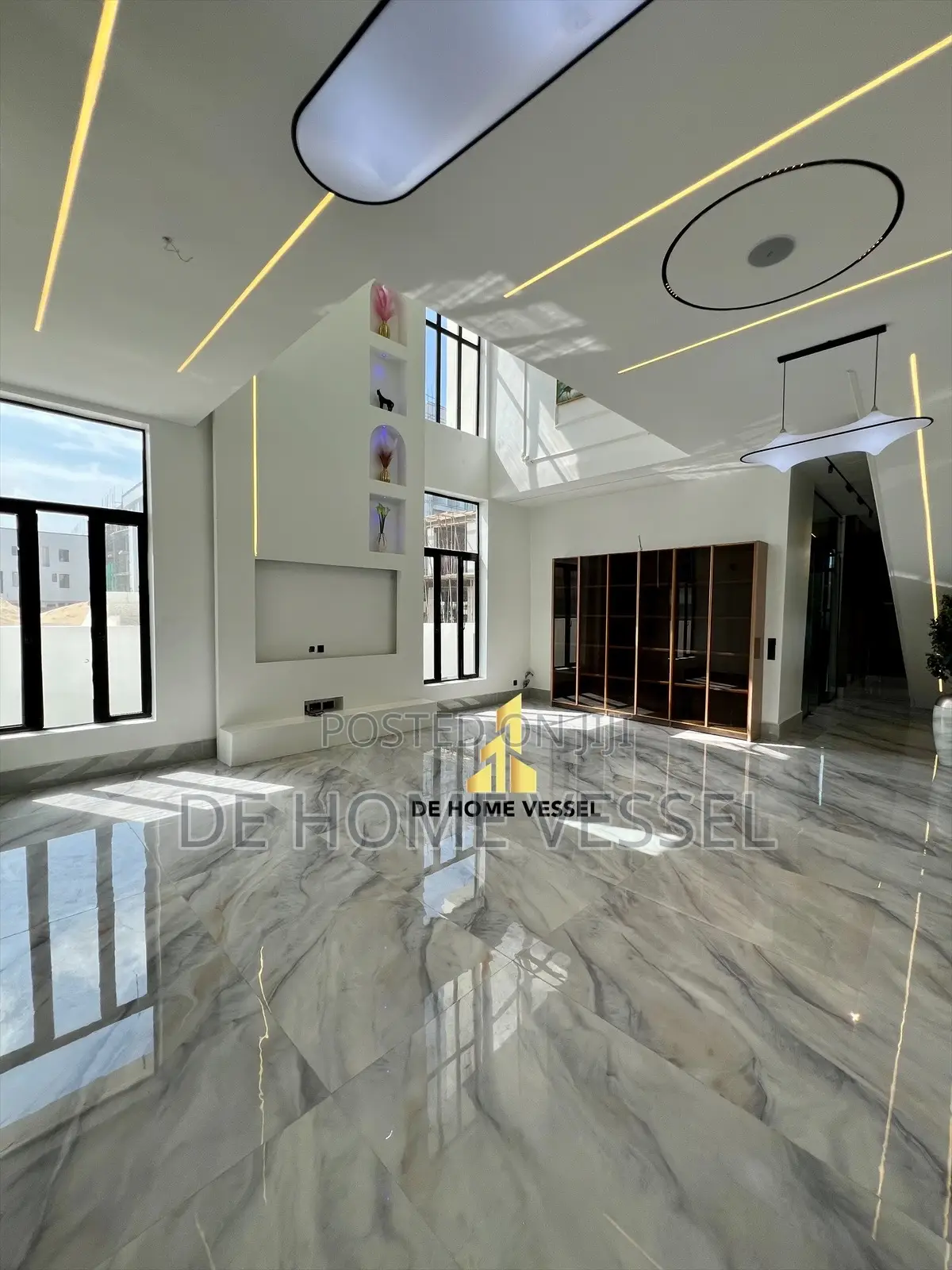 5bdrm Duplex in Lekki Phase 1 for sale in Lekki Phase 1