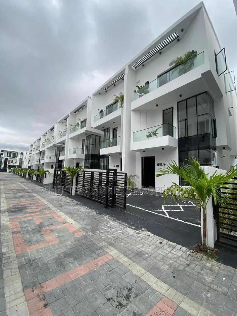 4bdrm Duplex in Lekki Expressway for sale in Lekki Expressway