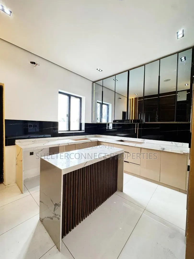 4bdrm Duplex in Lekki Expressway for sale in Lekki Expressway