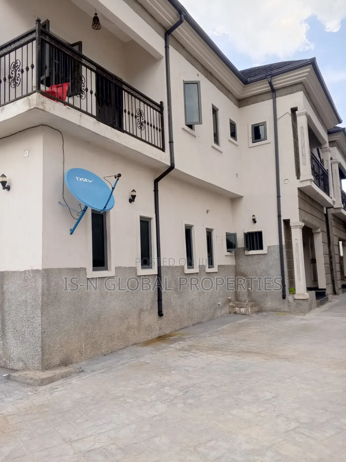 3bdrm Block of Flats in Army Estate, Warri for rent in Warri
