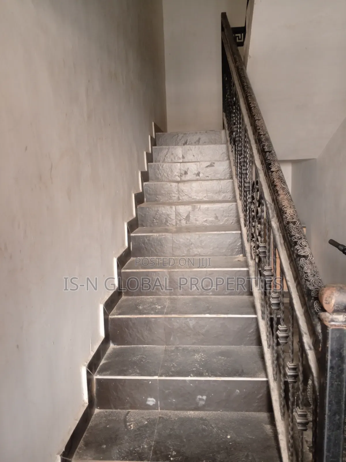 3bdrm Block of Flats in Army Estate, Warri for rent in Warri