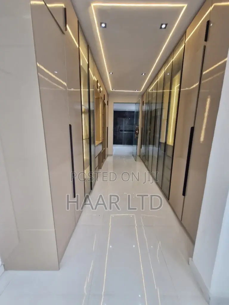 6bdrm Duplex in Chevron for sale in Chevron
