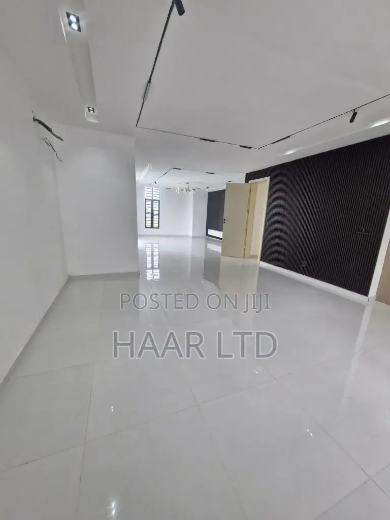 6bdrm Duplex in Chevron for sale in Chevron