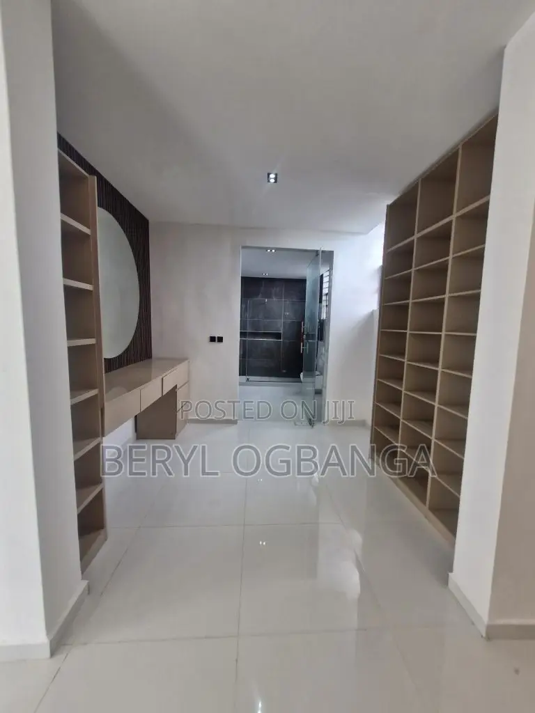 6bdrm Duplex in Chevron for sale in Chevron