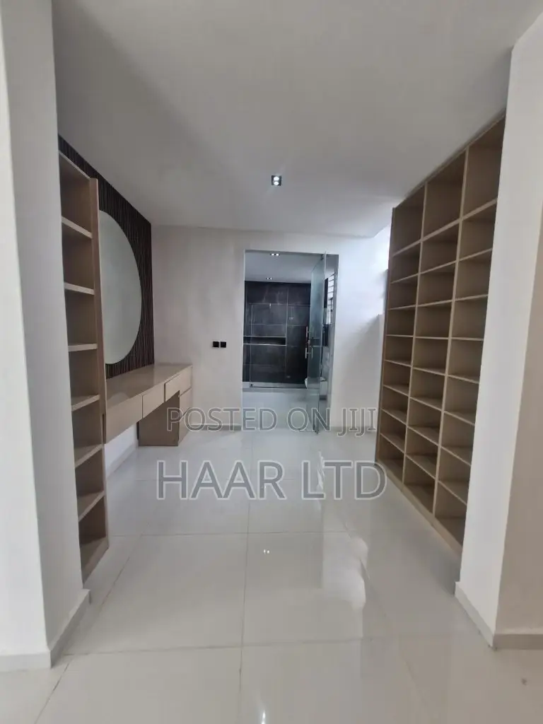 6bdrm Duplex in Chevron for sale in Chevron