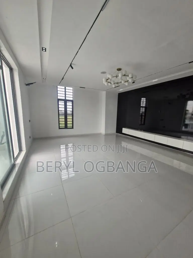 6bdrm Duplex in Chevron for sale in Chevron
