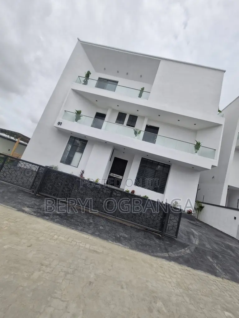 5bdrm Duplex in Chevron for sale in Chevron