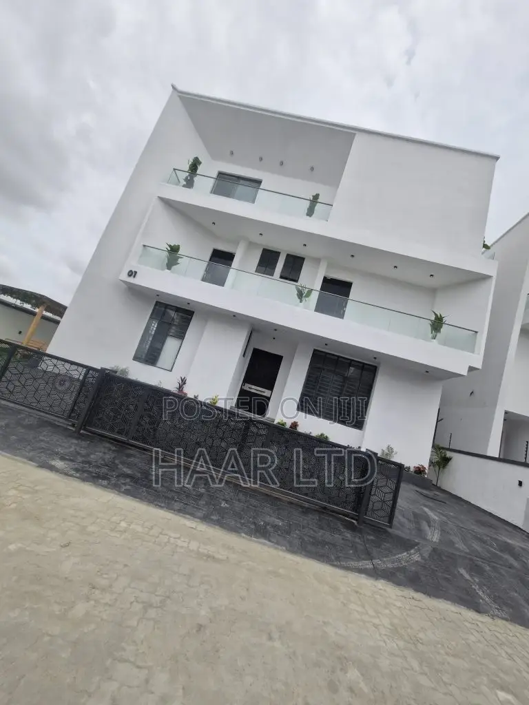 5bdrm Duplex in Chevron for sale in Chevron