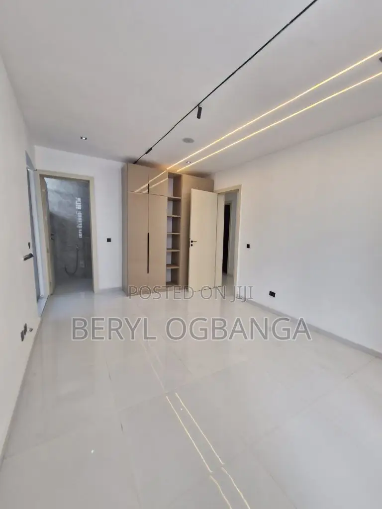 5bdrm Duplex in Chevron for sale in Chevron