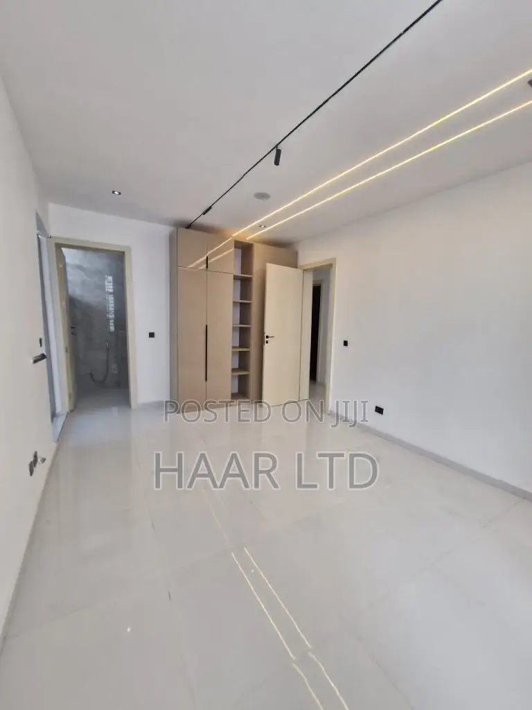 5bdrm Duplex in Chevron for sale in Chevron