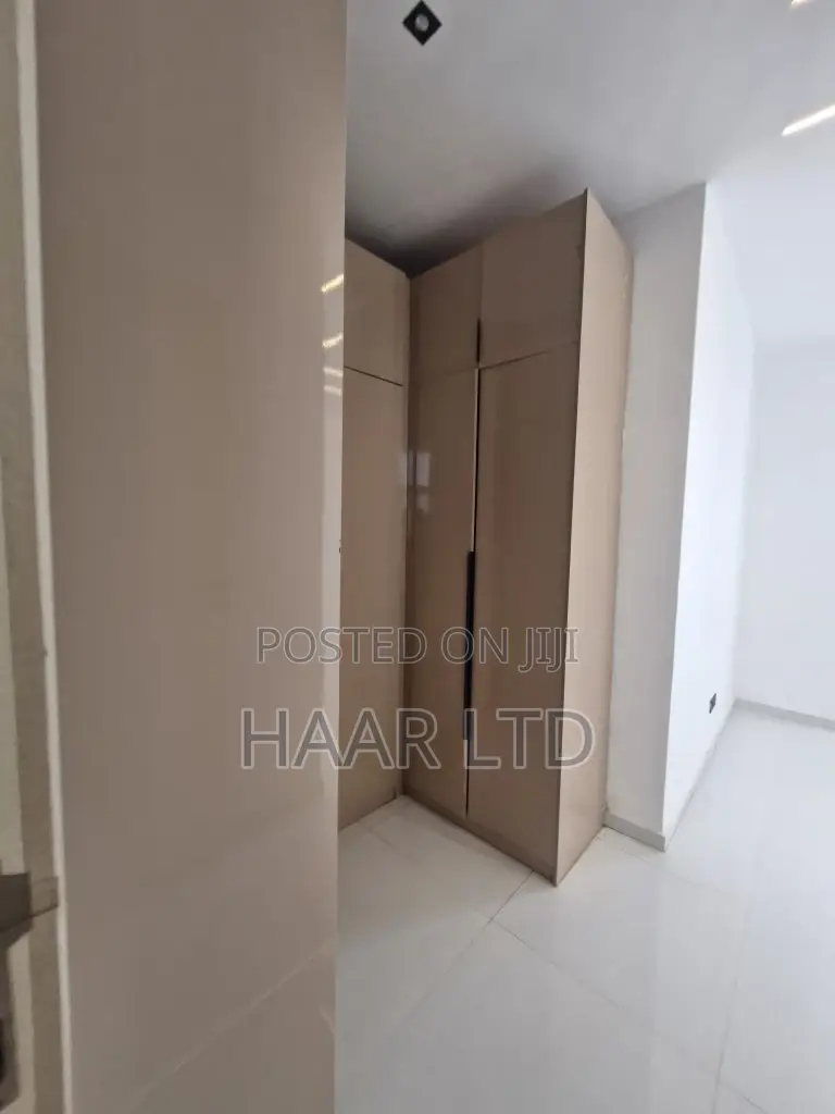 5bdrm Duplex in Chevron for sale in Chevron